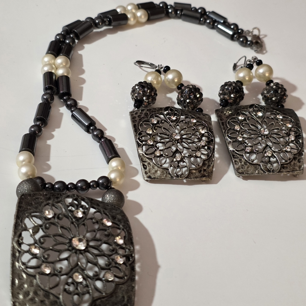 Elegant Black and Silver Necklace Jewelry Set